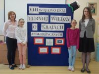 Drużyna uczniów ze Szkoły Podstawowej w Rusi wraz z nauczycielem