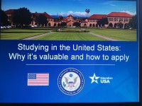 Slajd reklamujący  studiowanie w USA