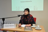 Krystyna Rodowska, tłumaczka i autorka książki „Na szali znaków”, podczas wystąpienia 