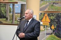 Na zdjciu Marszaek Wojewdztwa Warmisko-Mazurskiego Gustaw Marek Brzezin przemawia do mikrofonu.