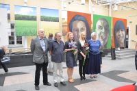 Artyci oraz osoby odpowiedzialne za wystaw, od lewej: Janusz Poom, Andrzej Wojnach, Iwona Boliska-Walendzik, Ewa Fidut, Ewa Hopfer