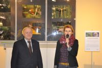 Rozpoczcie wernisau, od lewej artysta Ferdynand Sosnowski i Iwona Boliska-Walendzik z WBP
