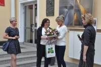 Wrczenie gratulacji od Gabrieli Konarzewskiej Dyrektor Wydziau Kultury i Ochrony Zabytkw Urzdu Miasta Olsztyna