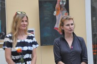 Rozpoczcie wernisau, od lewej artystka Mariola yliska-Jestadt, obok Iwona Boliska-Walendzik z WBP