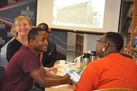 bibliotekarze z Afryki podczas wizyty w Czytelni Czasopism WBP