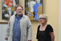 autor wystawy Wiesław Fiszbach wraz z kuratorka wystawy Bożeną Alicją Markiewicz