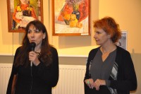 Rozpoczcie wernisau, od lewej crka autora Natalia Dbowska i Iwona Boliska-Walendzik z WBP