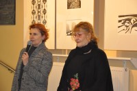 Rozpoczcie wernisau, od lewej Iwona Boliska-Walendzik z WBP, po prawej dr hab. Maja Baranowska, kuratorka wystawy