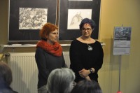 Otwarcie wystawy po lewej Iwona Boliska-Walendzik z WBP, po prawej autorka Magdalena Muraszko-Kowalska