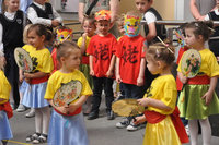 Na zdjęciu najmłodsze dzieci z Przedszkola Artystyczno-Teatralnego „Dorotka” w Olsztynie podczas występu.
