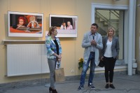Otwarcie wystawy: przedstawicielka WBP Iwona Boliska-Walendzik, Jarosaw i Dorota Kowalscy (autor z on)