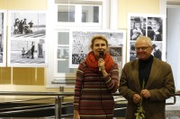 fotograf Marek Hasso-Agopsowicz wraz z Iwon Bolisk-Walendzik z WBP w tle zdjcia 