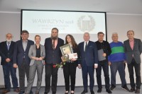 Marszaek Wojewdztwa Warmisko-Mazurskiego Gustaw Marek Brzezin z autorami nominowanymi do Wawrzynu i Czonkami Kapituy Nagrody.